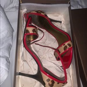 Red trimming leopard shoes size 7.5